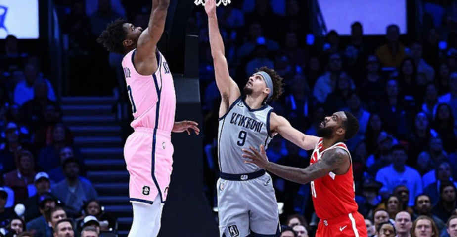 Angel Reese phá kỷ lục 23 năm: 26 rebounds trong một trận đấu WNBA